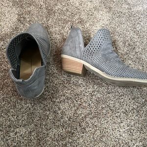 Women grey Report Booties size 9
